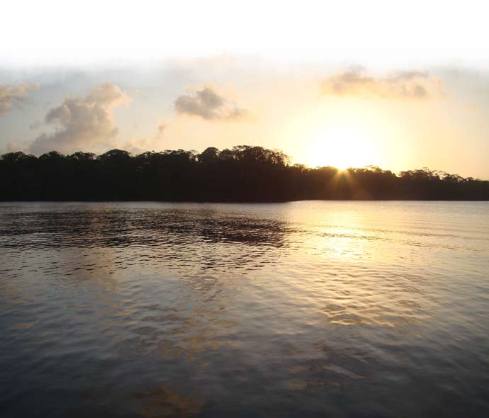 Atardecer en los canales de Tortuguero